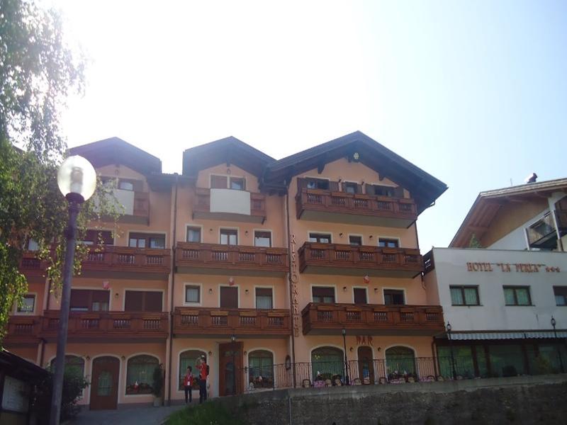 Family Hotel La Perla Fiera Di Primiero Exterior foto